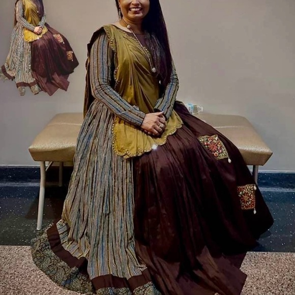 Beautiful 🤩 indian outfit - Picture 4 of 4
